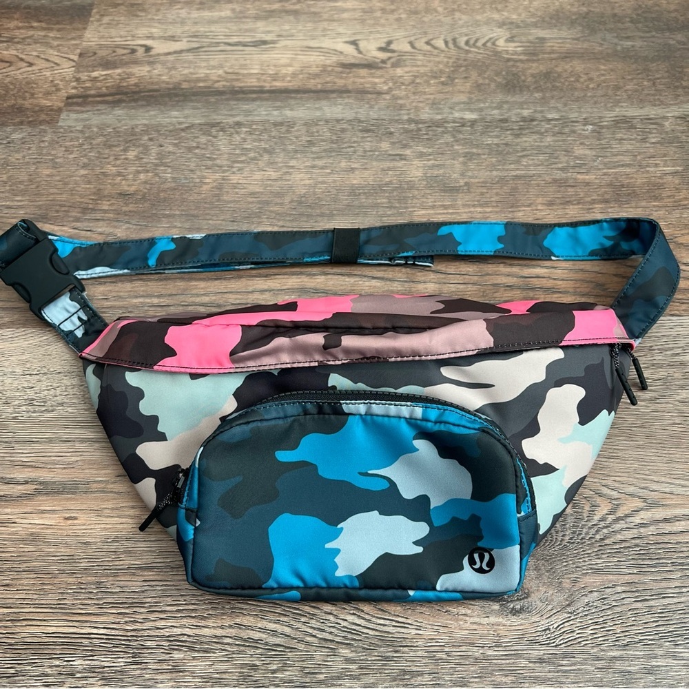 Lululemon The Rest Is Written Belt Bag 3L Heritage 365 Camo Guava Pink Multi